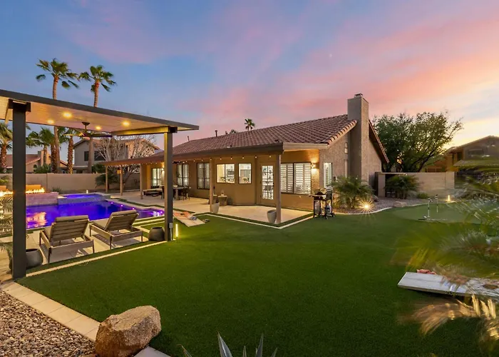 Backyard Bliss - Firepit Putt Play Pool & Holiday home Phoenix