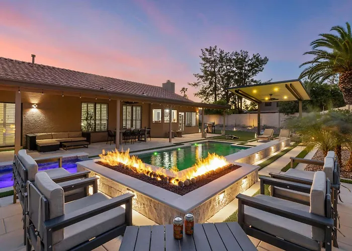 Holiday home Backyard Bliss - Firepit Putt Play Pool &