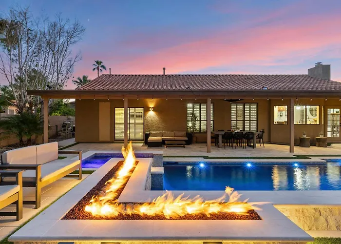 Backyard Bliss - Firepit Putt Play Pool & Holiday home Phoenix